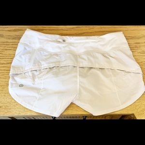 🤍White LuLu lemon shorts🤍